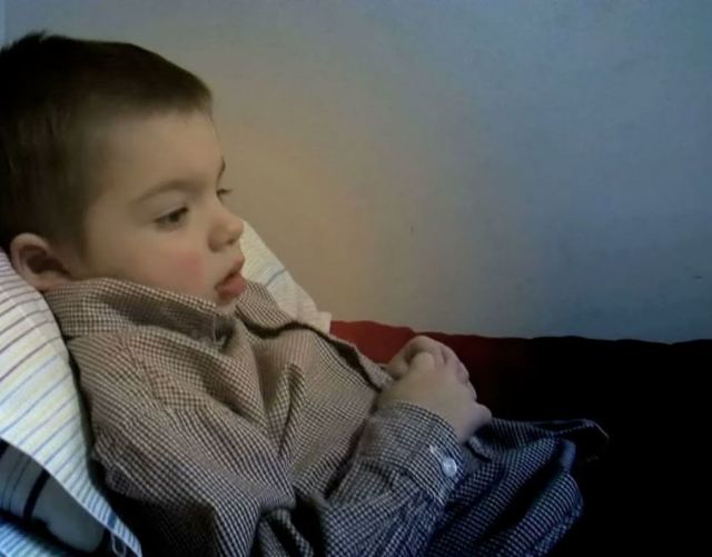 تحذير - شلل مفاجئ يصيب طفلاً في الـ3 من عمره... وهذه الحشرة هي السبب!