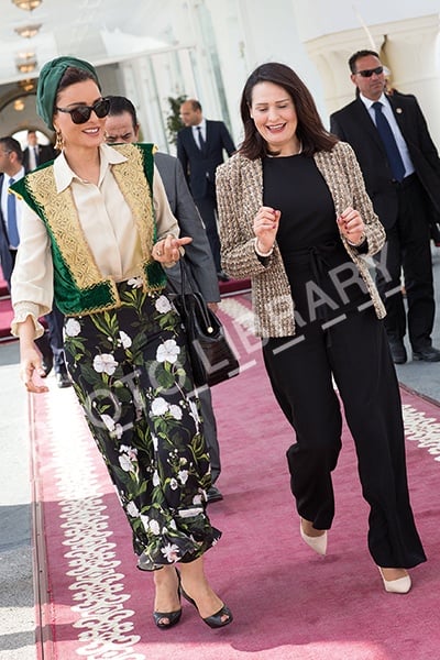 الشيخة موزا تختتم زيارتها الى تونس