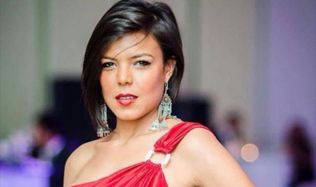 ناهد السباعي تثير الجدل بصورة مع شاب بملابس جريئة!