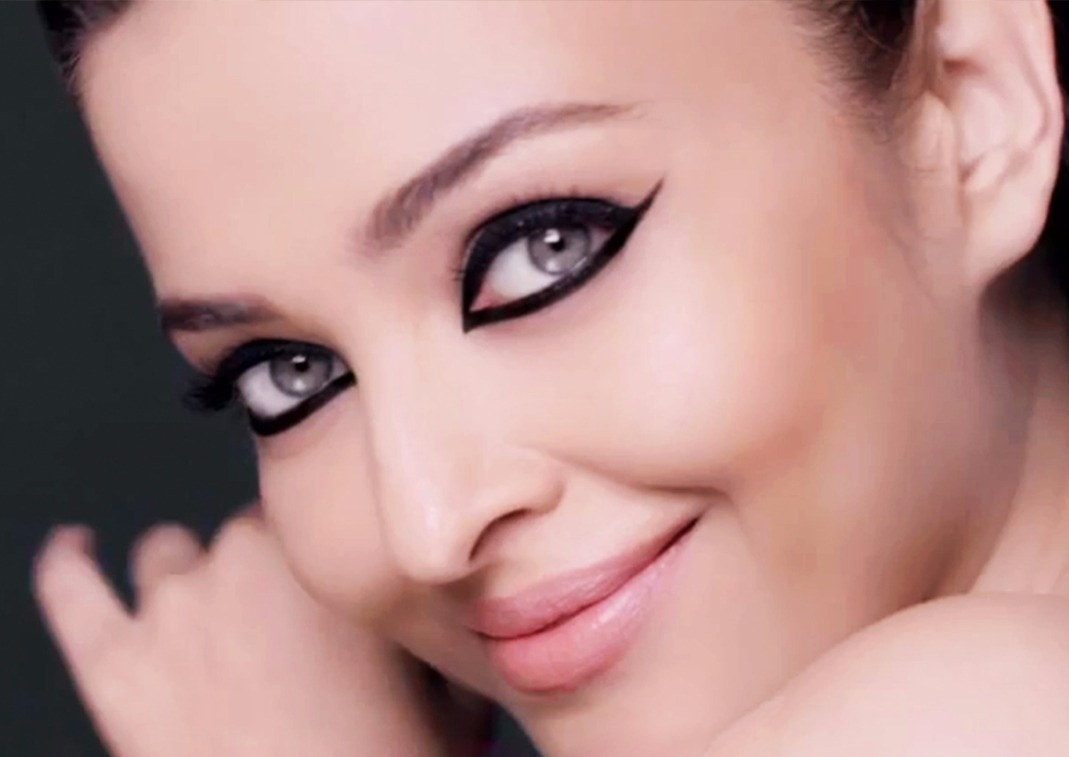 4 حيل لتطبيق الآيلاينر تصحّح عيوب عينيك... جرّبيها