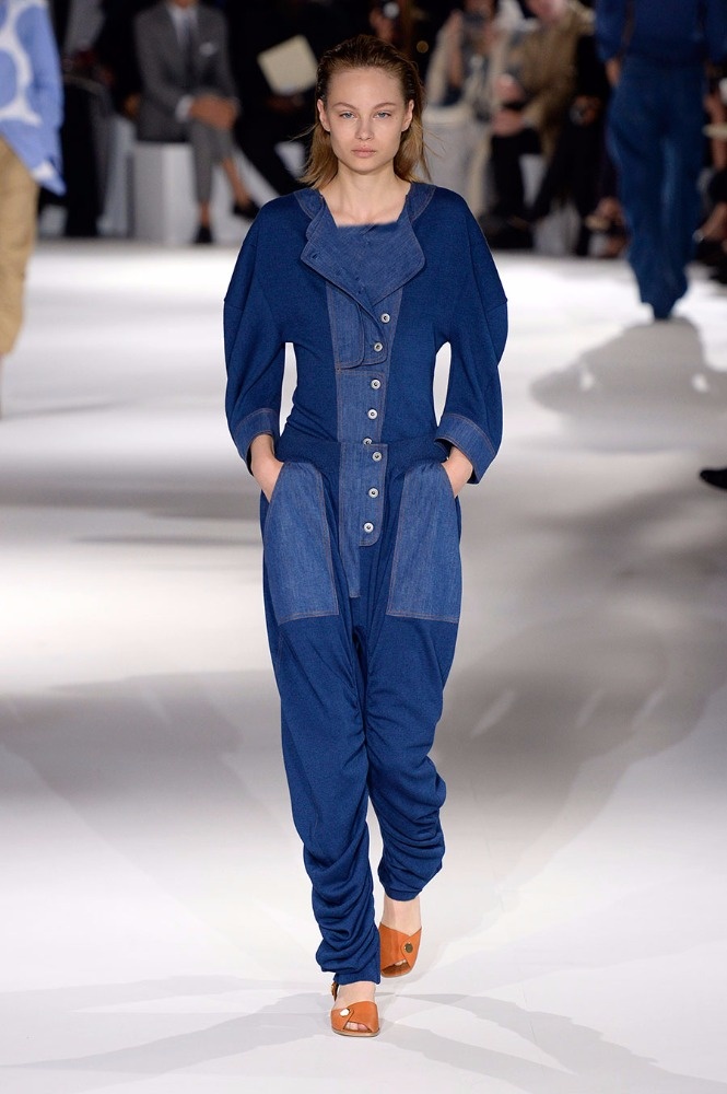 هذه هي تصاميم الدنيم التي عَلَيْكِ إضافتها إلى خزانتك!