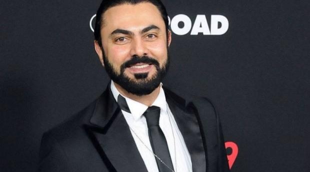 بالصور - محمد كريم يغيّر ملامحه ويصدم جمهوره بالشعر الاحمر.. شاهدوا شكله!!