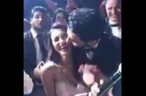 فيديو من عرس كارمن سليمان - تامر حسني يدفع العريس لتقبيل العروس والصالة تشتعل