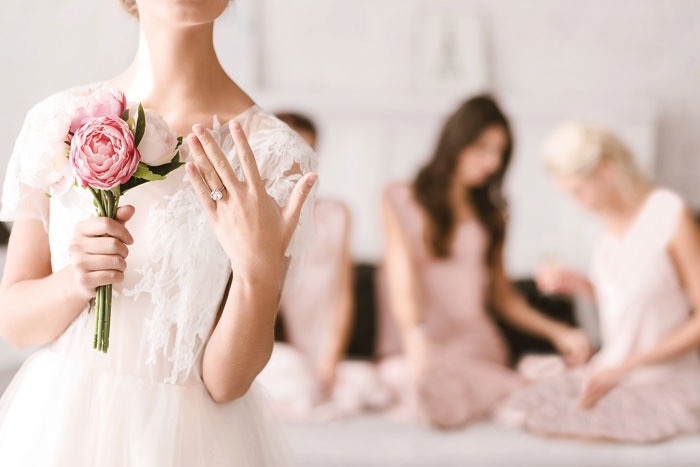 ظاهرة زواج الأخت الكبرى أولاً تقلل من فرص زواج الأخت الصغرى