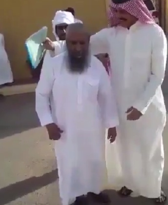 جدة: طوابير تتجاهل تحذيرات «الصحة» وتصطف عند معالج بـ«الكي»... ما القصة؟