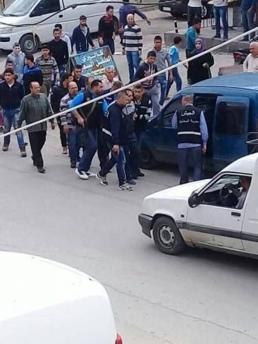 بالصور - جريّمة تهز لبنان... قتل شقيقه وأصاب والده ووقف يدخن سيجارته!