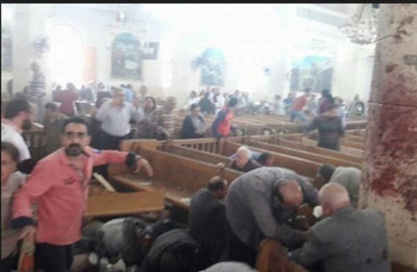 الوسط الفني مصدوم بسبب تفجيرات الكنائس في مصر.. اليسا وعمرو دياب ونوال الزغبي يغردون بحرقة!