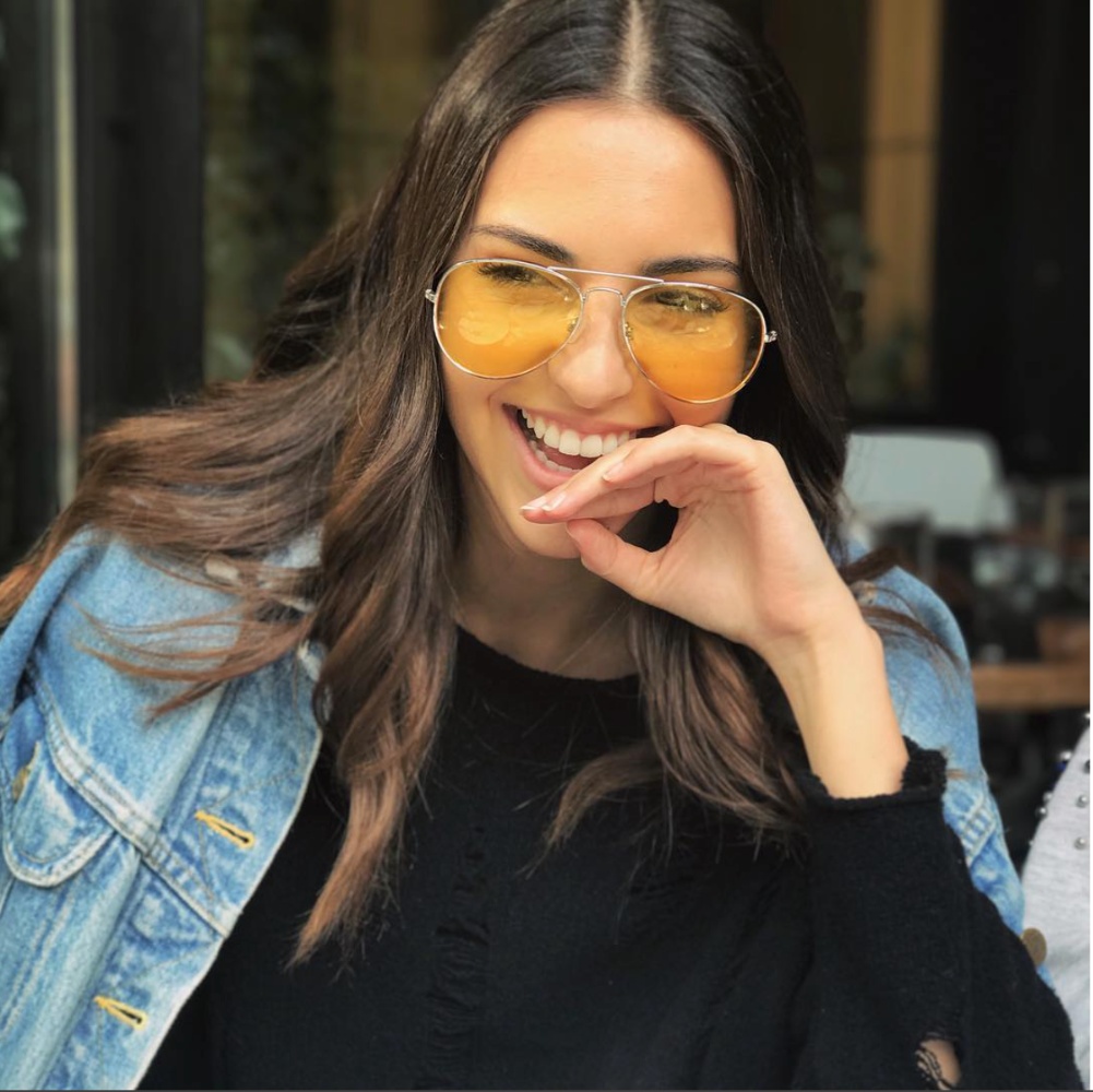 بالصور- ارتدي النظارات بعدسات ملونة كالنجمات!  هل تجرؤين؟