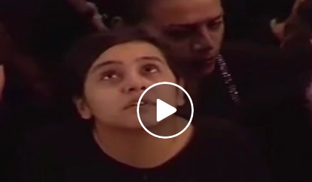 بالفيديو - طفلة مصرية تلفت الأنظار خلال جنازة الضحايا.. وهذا ما كانت تحدق به!!