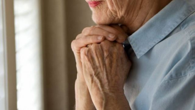 شبان يعتدون على سبعينية في المغرب ويدفنونها حية... إليكم التفاصيل!!