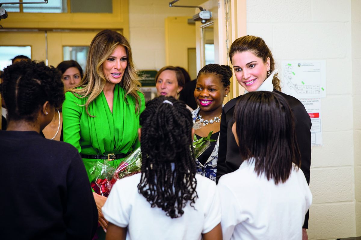 الملكة رانيا وميلانيا ترامب تزوران مدرسة أكاديمية أكسل في واشنطن