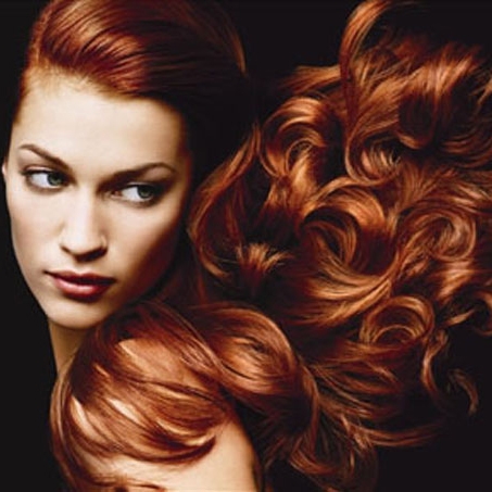 أعيدي الألق إلى لون شعرك