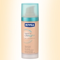 مجموعة مكياج Nivea Make-Up تقدم كريم أساس Teint Delight 