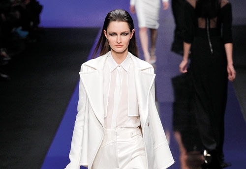 القميص الأبيض