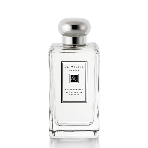 عطور بالأزرق البحري والأبيض الشفاف