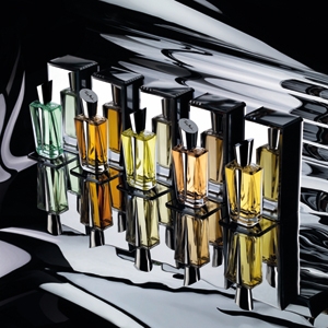 مجموعةٌ من العطور 'ميروار، ميروار' Miroir, Miroir