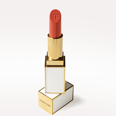 أحمر الشفاه بألوان المرجان والدرّاق