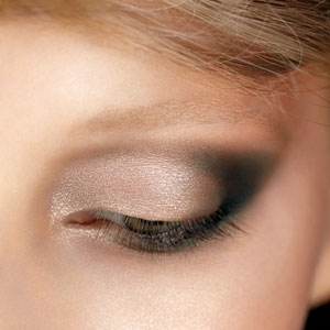 'بلاشينغ فابريك' Blushing Fabric