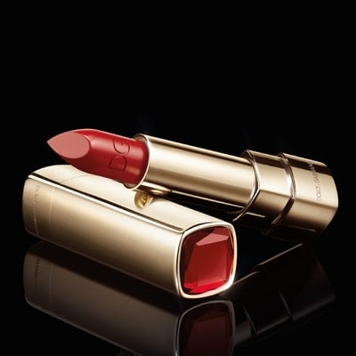 أحمر بلون الحب