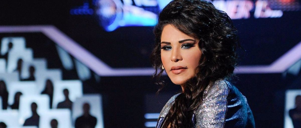 بالصور - الإسرائيلي افيخاي أدرعي يتحرش بأحلام... وهي تختار الرد الأفضل