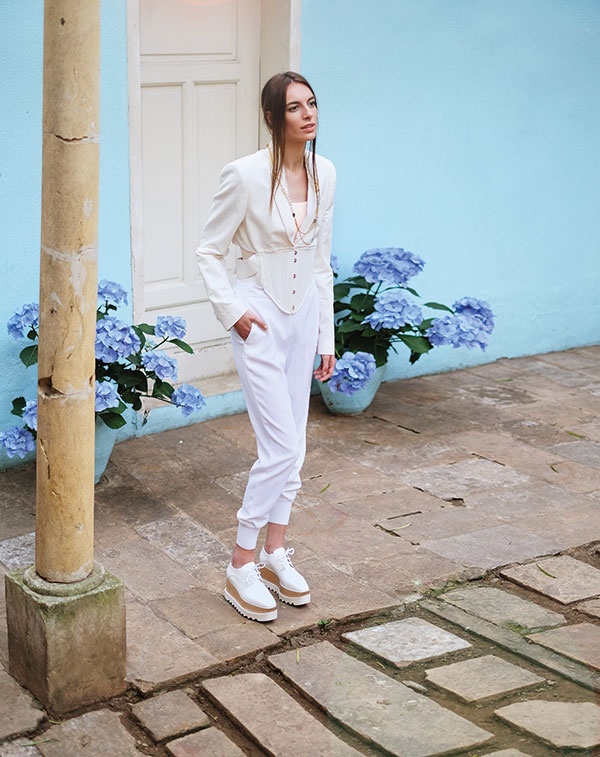 سروال وسترة وحذاء من Stella McCartney
• عقد من Miu Miu لدى محلات Aishti

