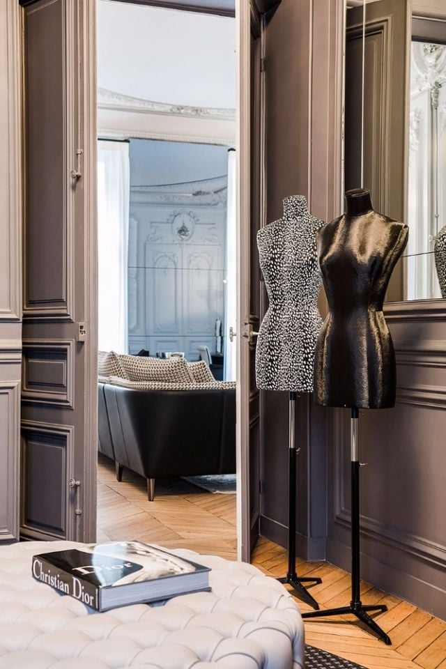 الباب المؤدي الى الصالون