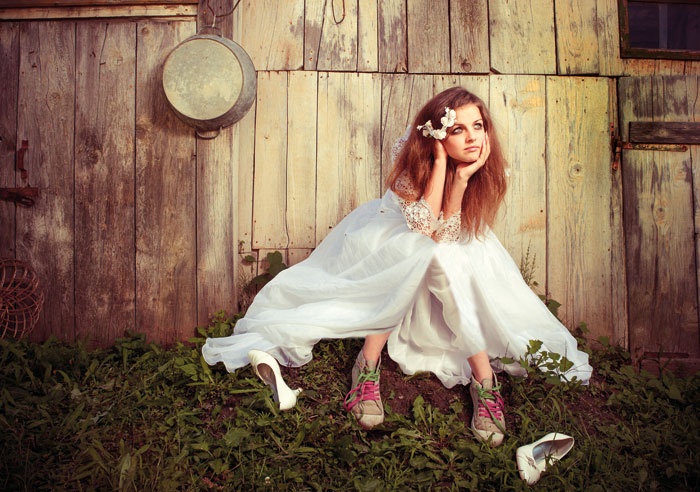 من العزوبية إلى الزواج... ورود وأشواك وتساؤلات