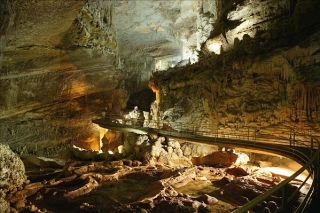 مغارة جعيتا تفوز بجائزة 