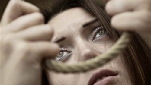 عروس تشنق نفسها في مروحة السقف بعد شهر العسل... وسلوك زوجها صادم! اليكم ما حدث...