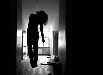 حادثة تهزّ الإمارات - عروس تشنق نفسها وزوجها يقطع شرايينه للحاق بها.. إليكم التفاصيل