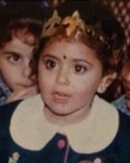 بالصورة - هذه الطفلة أصبحت ممثلة عربية مثيرة للجدل.. خمنوا من هي