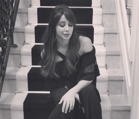 بالفيديو - أسيل عمران تثير الجدل بتصرفها الغريبة.. 