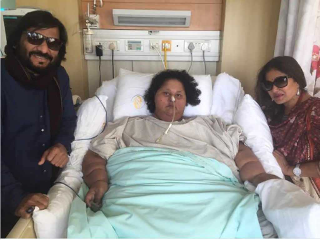 نجوم هنود يدعمون فتاة النصف طن... وما قاله طبيبها عن نقلها إلى الإمارات صادم