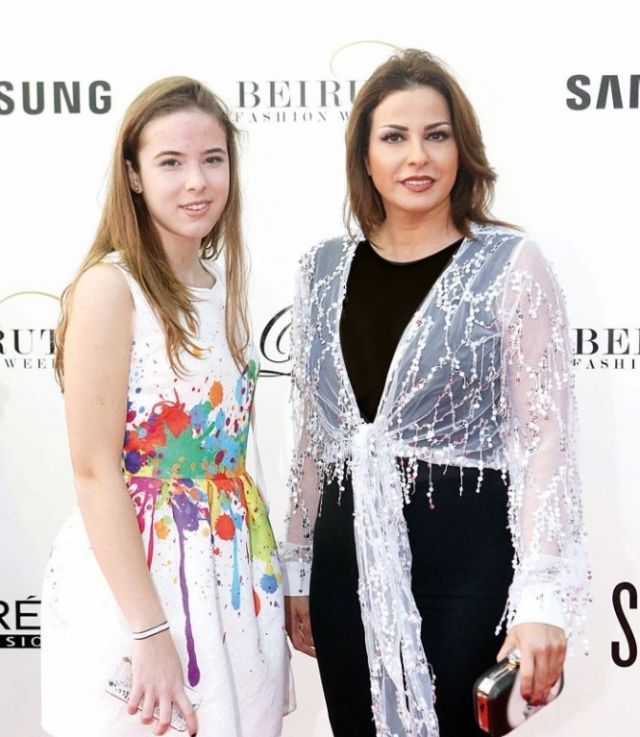 كارلا بطرس وابنتها ادريانا