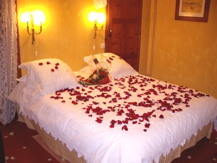 بالصور - رجل يقاضي زوجته في 