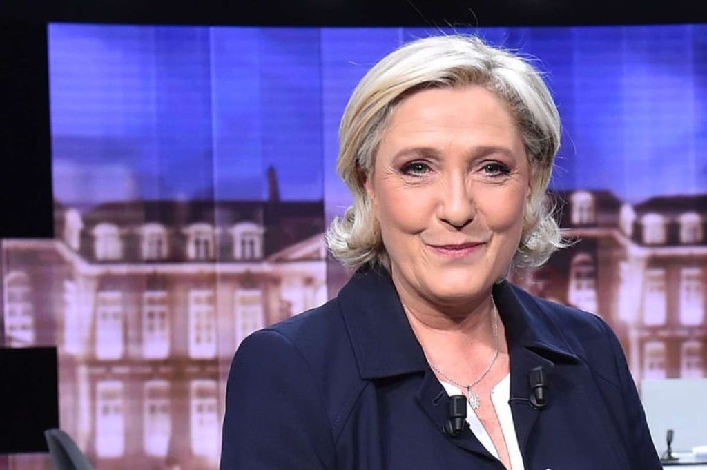 مرشحة الرئاسة الفرنسية مارين لوبان تحاول استعادة أنوثتها... لاحظوا ما فعلته أخيراً