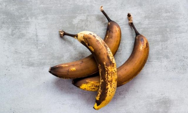 هذه النصيحة تمنع اسوداد الموز... يمكن تطبقيها في أقلّ من دقيقة