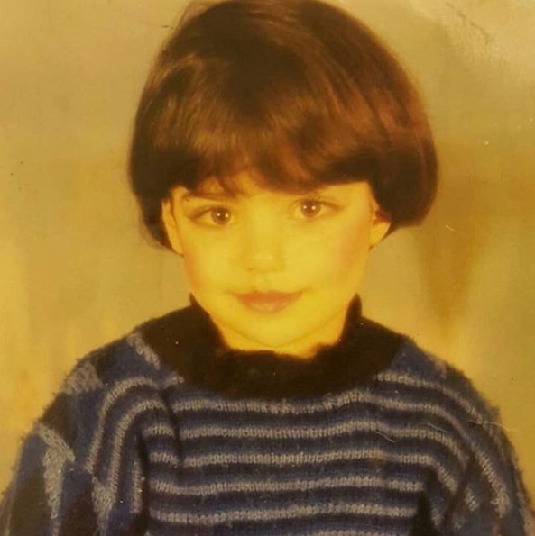 بالصورة - هذه الطفلة أصبحت فنانة لبنانية في غاية الجمال.. خمنوا من هي.. ليست هيفاء وهبي!!