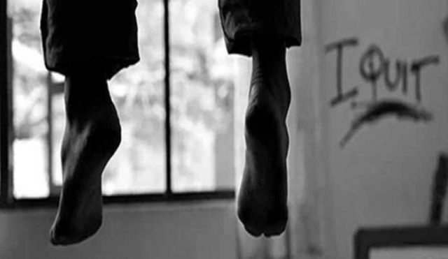 بالصور - انتحار نجم تلفزيوني والعثور عليه معلقاً في السقف!