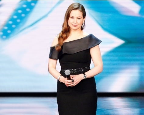 صورة مفاجئة- ريّا أبي راشد مقدّمة Arabs Got Talent من دون ماكياج... شاهدوا شكلها