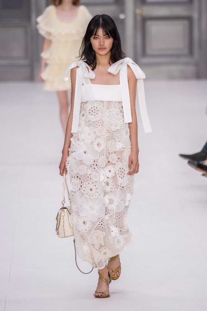 بالصور- أجمل ما في موضة هذه السنة باللون الأبيض