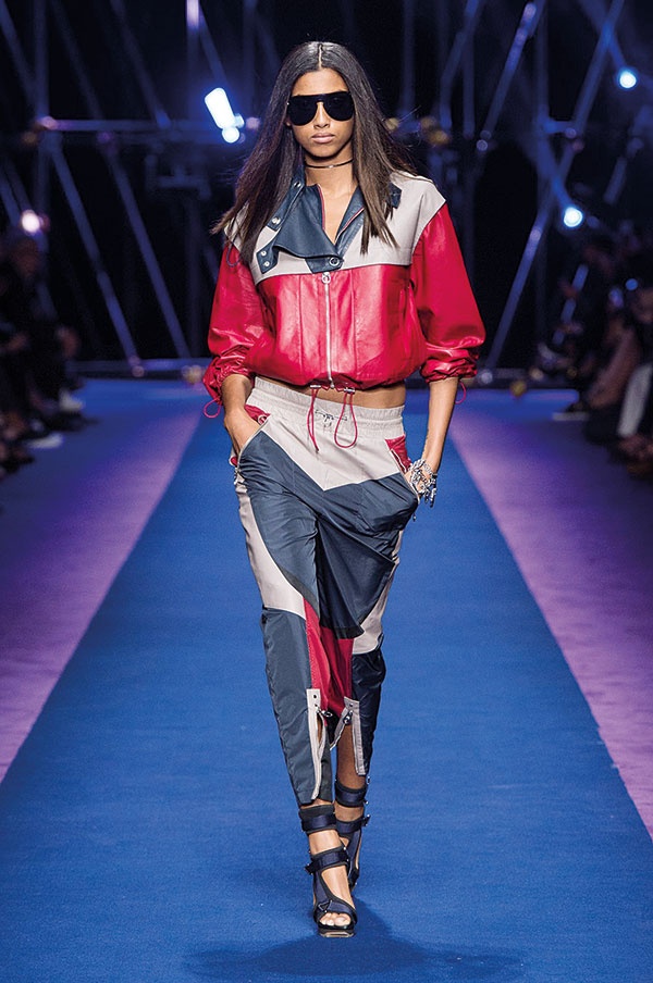 مجموعة VERSACE  للنساء لربيع وصيف 2017