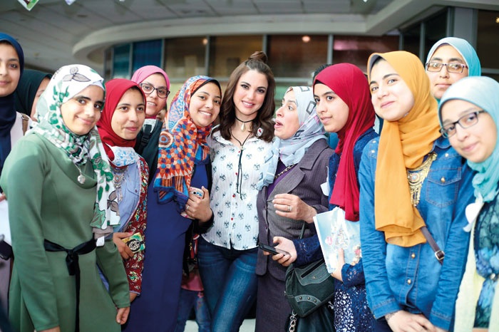 صفاء أبو السعود ودرّة تدعمان الأطفال مرضى السرطان