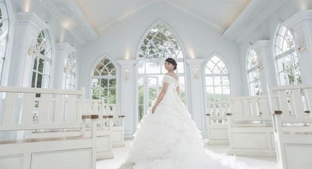 بالصور - ارتدت فستان الزفاف لسببٍ محزن للغاية.. إليكم قصة هذه الشابة