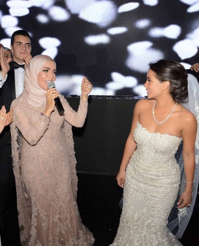 شاهدوا الصور الأولى من حفلة زفاف ابنة منى عبد الغني