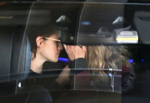 صدمة... نجمة عالمية تستعد للزواج من عارضة أزياء!!