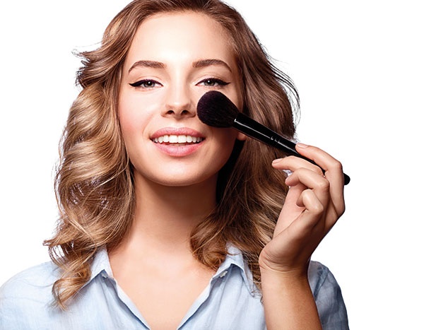 أخطاء تجنّبيها عند تطبيق الماكياج