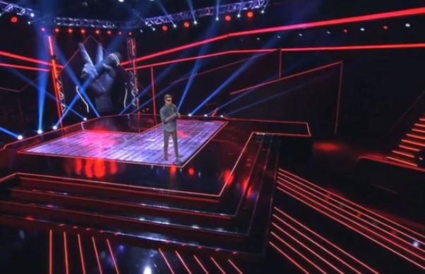 بالفيديو - مشترك كفيف في The voice.. شاهدوا ماذا حصل على المسرح!!