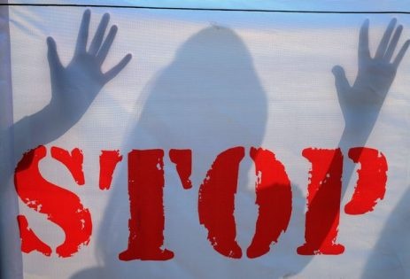 جريمة مروعة.. طفلة عمرها 10 سنوات تطلب إجهاض جنينها من زوج امها!!