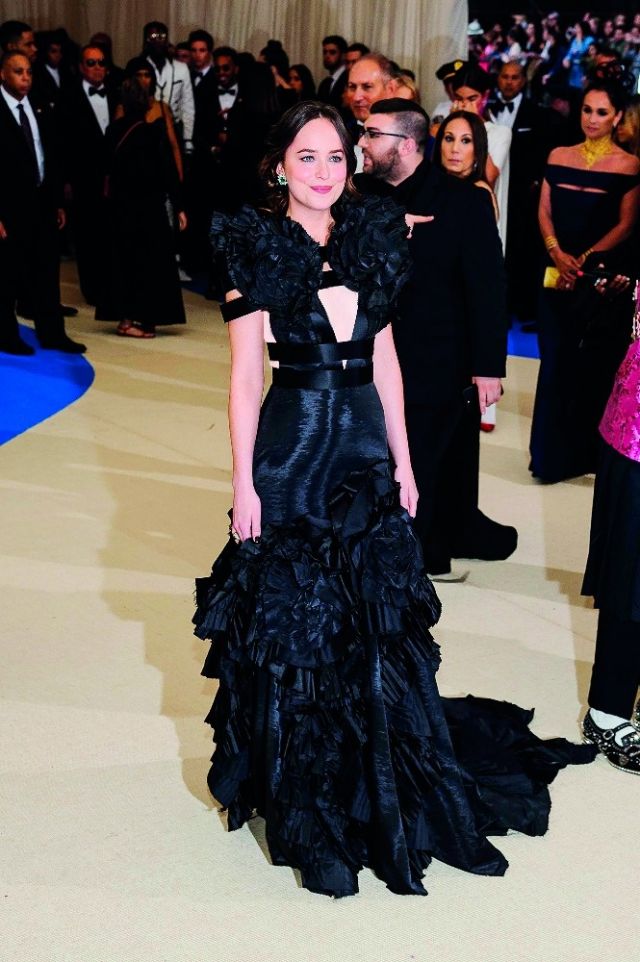 داكوتا جونسون في فستان من Gucci